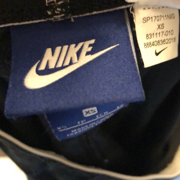 XS Nike logo swoosh capris - Picture 3 of 3